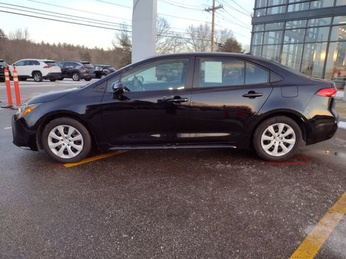 Used 2024 Toyota Corolla LE image 3