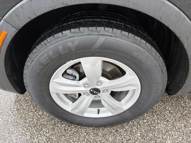 Used 2023 Kia Sorento LX FWD image 37