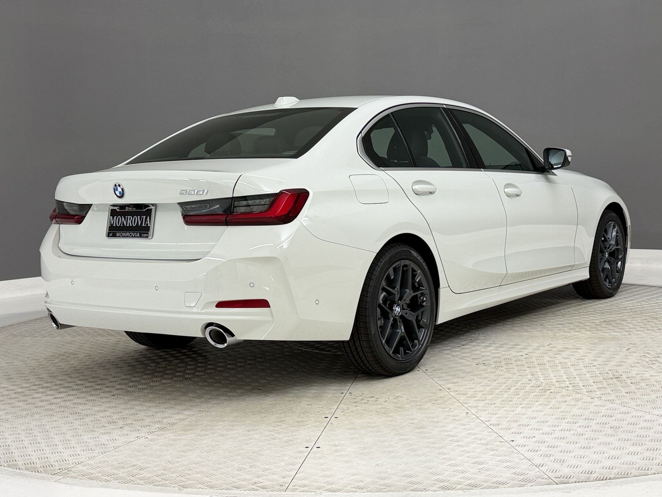 New 2026 BMW 330i Sedan w/ Convenience Package RWD image 9