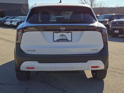 Used 2026 Nissan Kicks SV w/ Interior Electronics Package AWD/4WD image 12