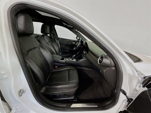 Used 2022 Alfa Romeo Giulia Ti image 32