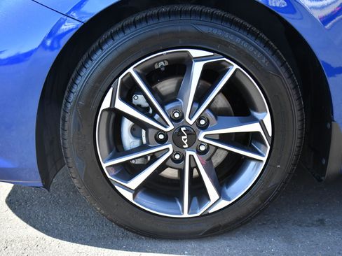 Used 2024 Kia Forte LXS w/ LXS Technology Package FWD image 12