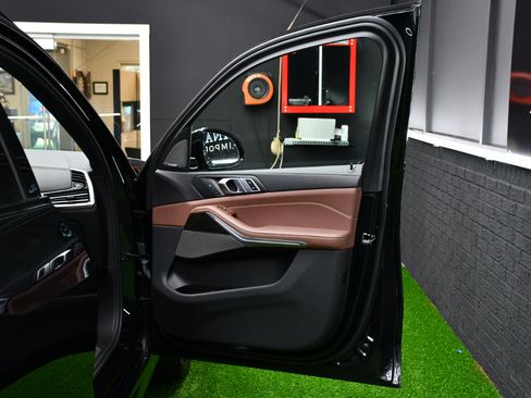 Used 2021 BMW X5 M50i w/ Premium Package image 41