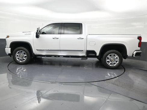 Used 2024 Chevrolet Silverado 2500 High Country AWD/4WD image 2