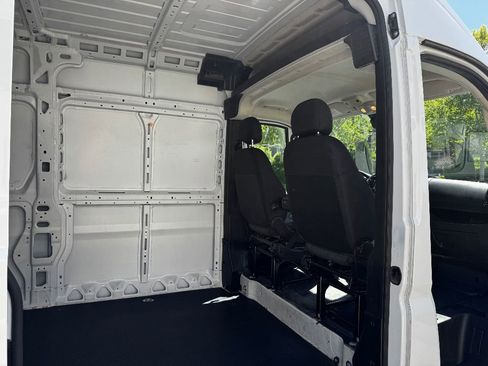 Used 2025 RAM ProMaster 2500 w/ Convenience Group image 18