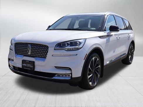 Used 2023 Lincoln Aviator Reserve w/ Equipment Group 201A RWD image 3