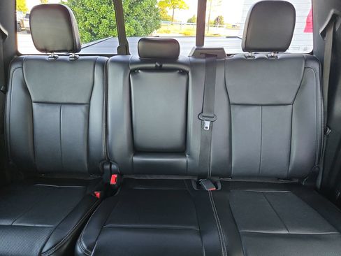 Used 2018 Ford F150 Lariat w/ Equipment Group 502A Luxury AWD/4WD image 13