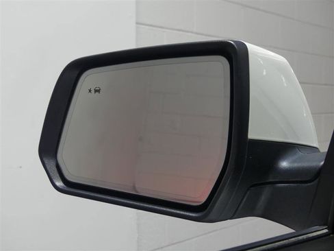 Used 2021 Chevrolet Traverse Premier image 14