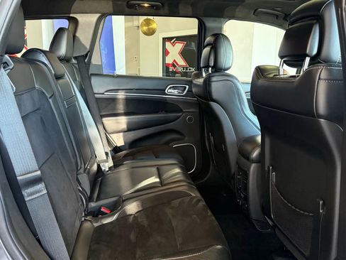 Used 2015 Jeep Grand Cherokee SRT image 23