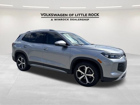 New 2025 Volkswagen Tiguan SE image 3