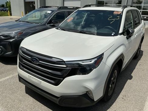 Used 2025 Subaru Forester Premium AWD/4WD image 2