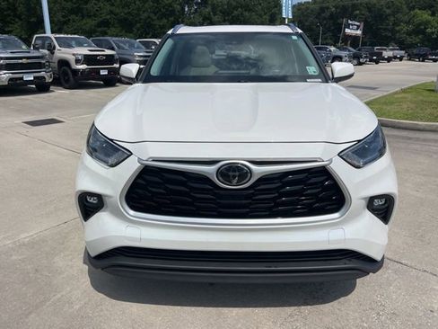 Used 2021 Toyota Highlander XLE FWD image 12