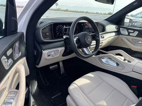 Used 2025 Mercedes-Benz GLS 450 4MATIC image 9