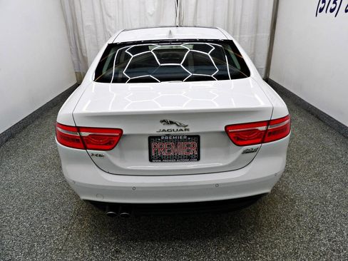 Used 2019 Jaguar XE Premium image 5