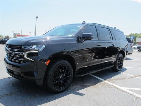 Used 2022 Chevrolet Suburban RST w/ Sport Performance Package AWD/4WD image 8