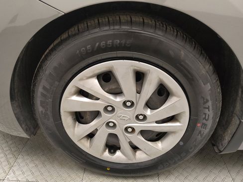 Used 2020 Hyundai Elantra SE w/ Winter Weather Package image 31