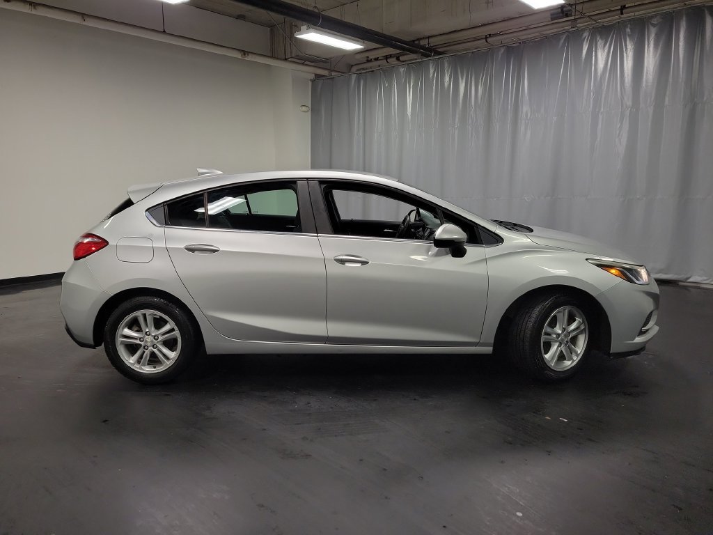 Used 2017 Chevrolet Cruze LT w/ Convenience Package FWD image 10
