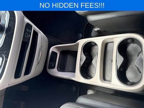 Used 2018 Chrysler Pacifica L FWD image 19