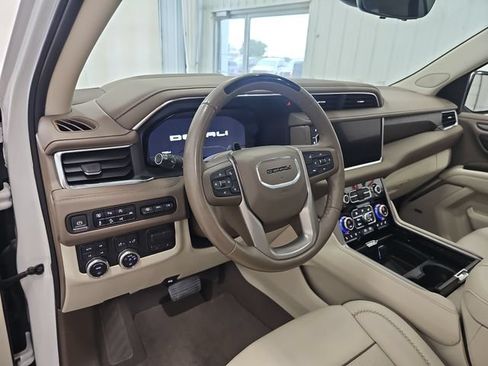 Used 2024 GMC Yukon Denali w/ Advanced Technology Package AWD/4WD image 40