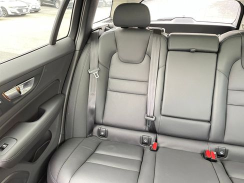 Used 2025 Volvo V60 B5 Cross Country Plus image 39