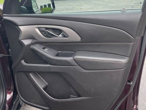 Used 2018 Chevrolet Traverse LT FWD image 24