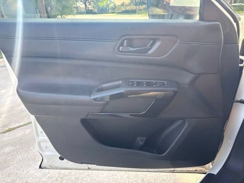 Used 2025 Nissan Pathfinder SV FWD image 13