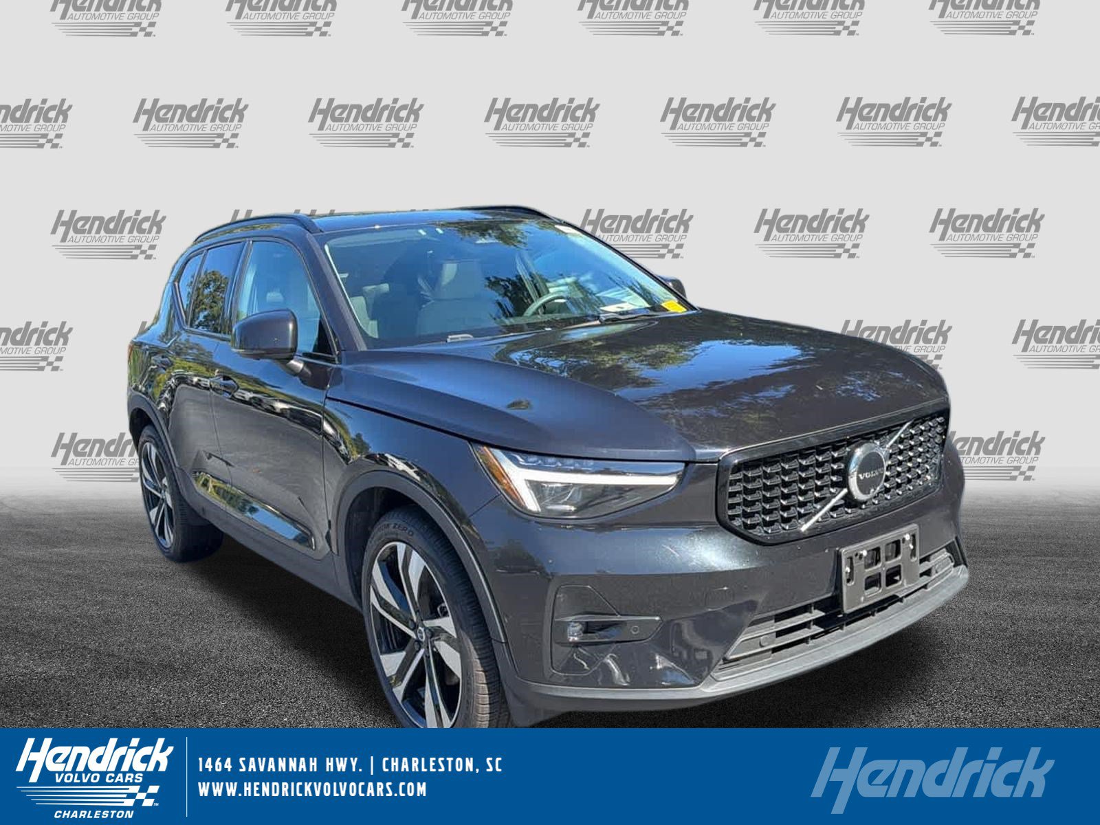 Used 2024 Volvo XC40 B5 Ultimate w/ Protection Package Premier AWD/4WD image 1