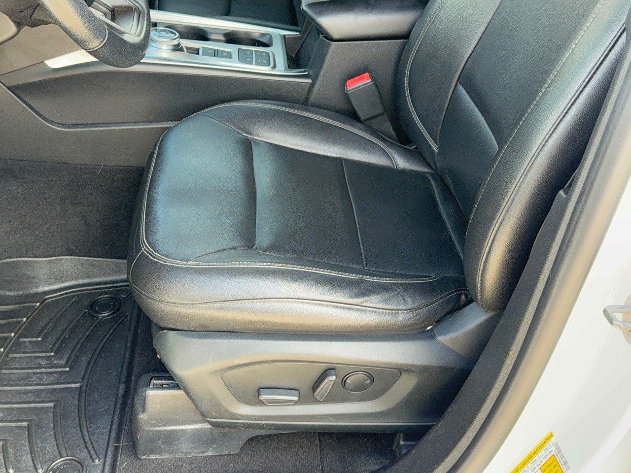 Used 2020 Ford Explorer XLT w/ Equipment Group 202A RWD image 30