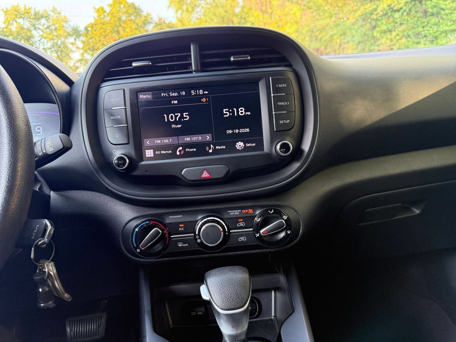 Used 2025 Kia Soul LX w/ LX Technology Package FWD image 16