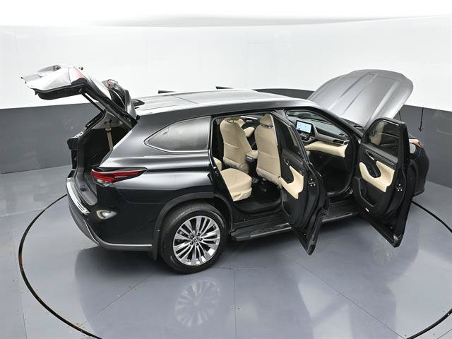 Used 2024 Toyota Highlander Platinum FWD image 52