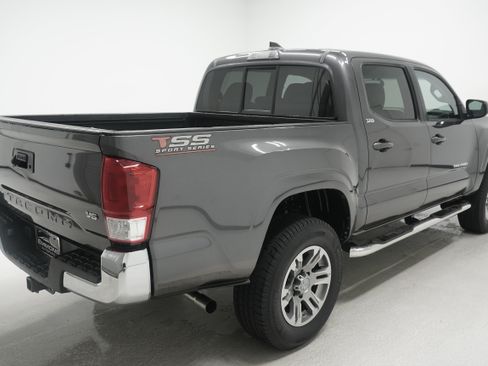 Used 2016 Toyota Tacoma SR5 w/ Towing Package AWD/4WD image 4