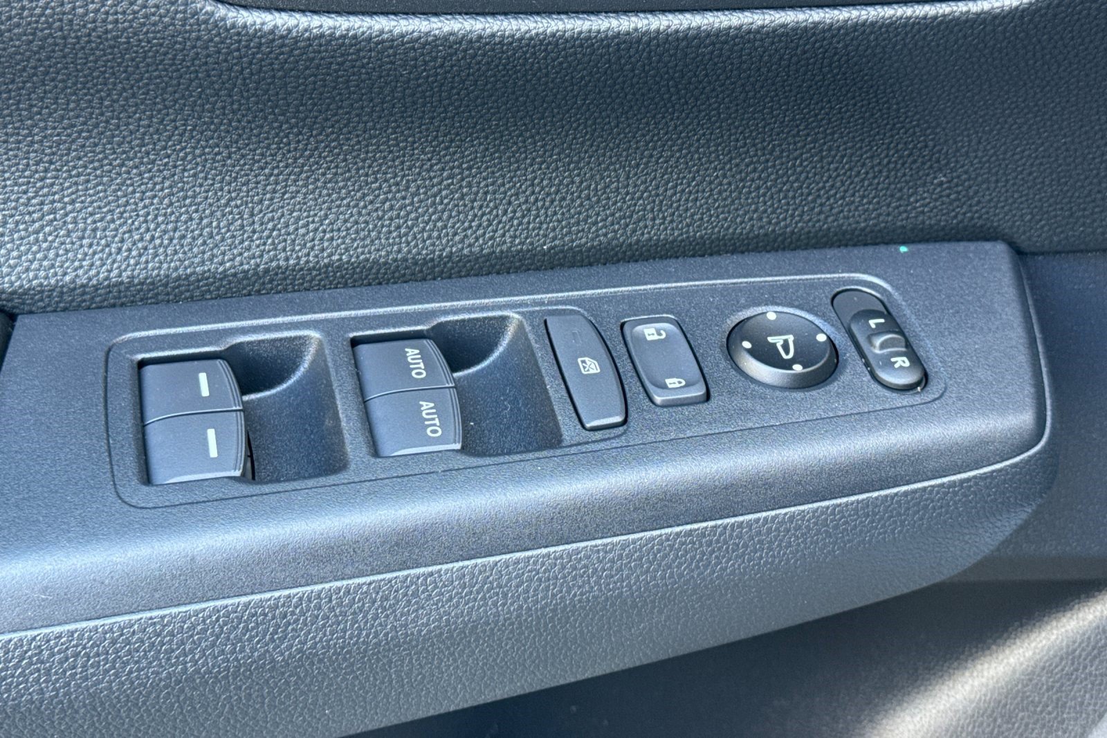 Used 2025 Honda CR-V Sport image 14