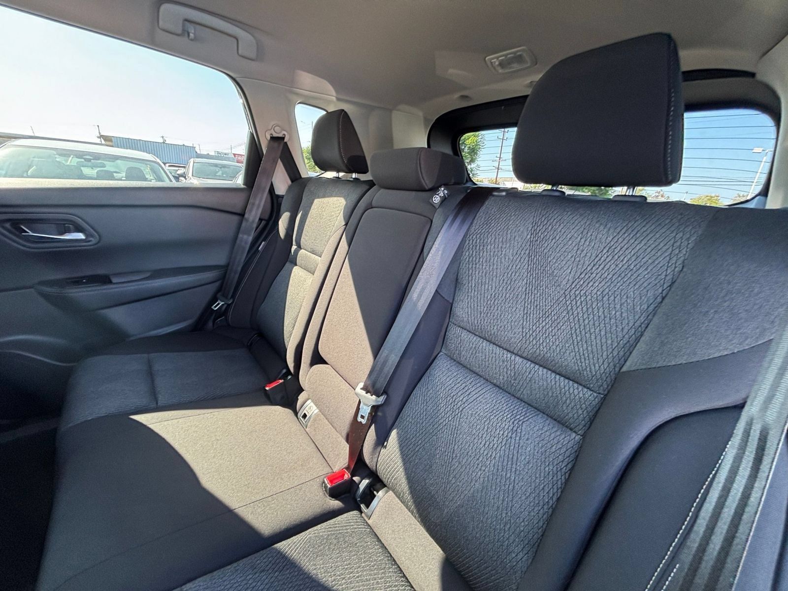 Used 2025 Nissan Rogue SV FWD image 27