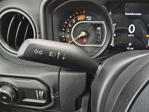 New 2025 Jeep Wrangler Unlimited Rubicon w/ XTREMEE 35" Tire Package image 27