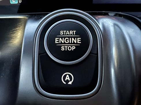 Used 2025 Mercedes-Benz GLB 250 4MATIC image 22