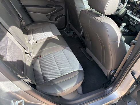 Used 2025 Chevrolet Trax LT w/ LT Convenience Package FWD image 18