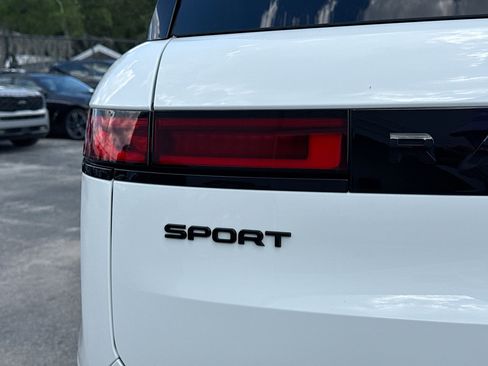 Used 2024 Land Rover Range Rover Sport Dynamic SE AWD/4WD image 10