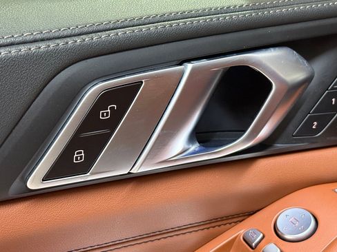 Used 2024 BMW X7 xDrive40i image 24