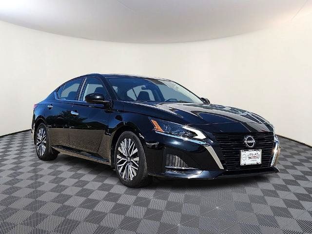 Certified 2023 Nissan Altima 2.5 SV FWD image 1