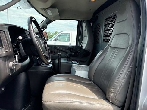 Used 2016 GMC Savana 2500 RWD image 18