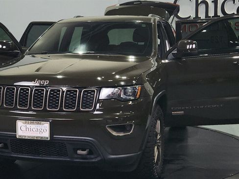Used 2017 Jeep Grand Cherokee Laredo AWD/4WD image 16