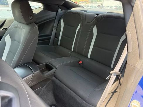 Used 2018 Chevrolet Camaro LT w/ Technology Package RWD image 9