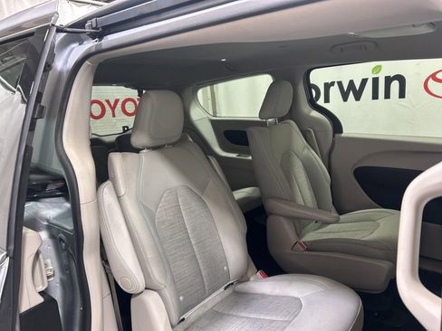 Used 2018 Chrysler Pacifica Touring Plus image 16