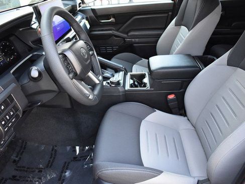 Used 2025 Toyota Tacoma TRD Off-Road image 15