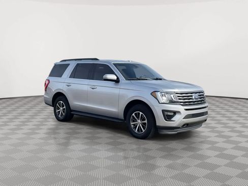 Used 2019 Ford Expedition XLT image 2