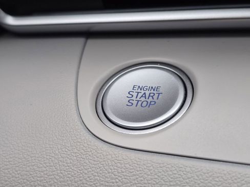 Used 2023 Hyundai Elantra Limited w/ Preferred Accessory Package FWD image 24
