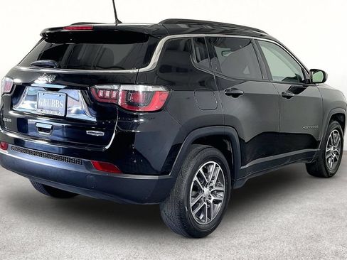 Used 2017 Jeep Compass Latitude w/ Cold Weather Group FWD image 2