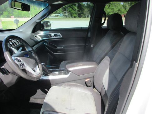 Used 2015 Ford Explorer XLT w/ Equipment Group 202A image 14