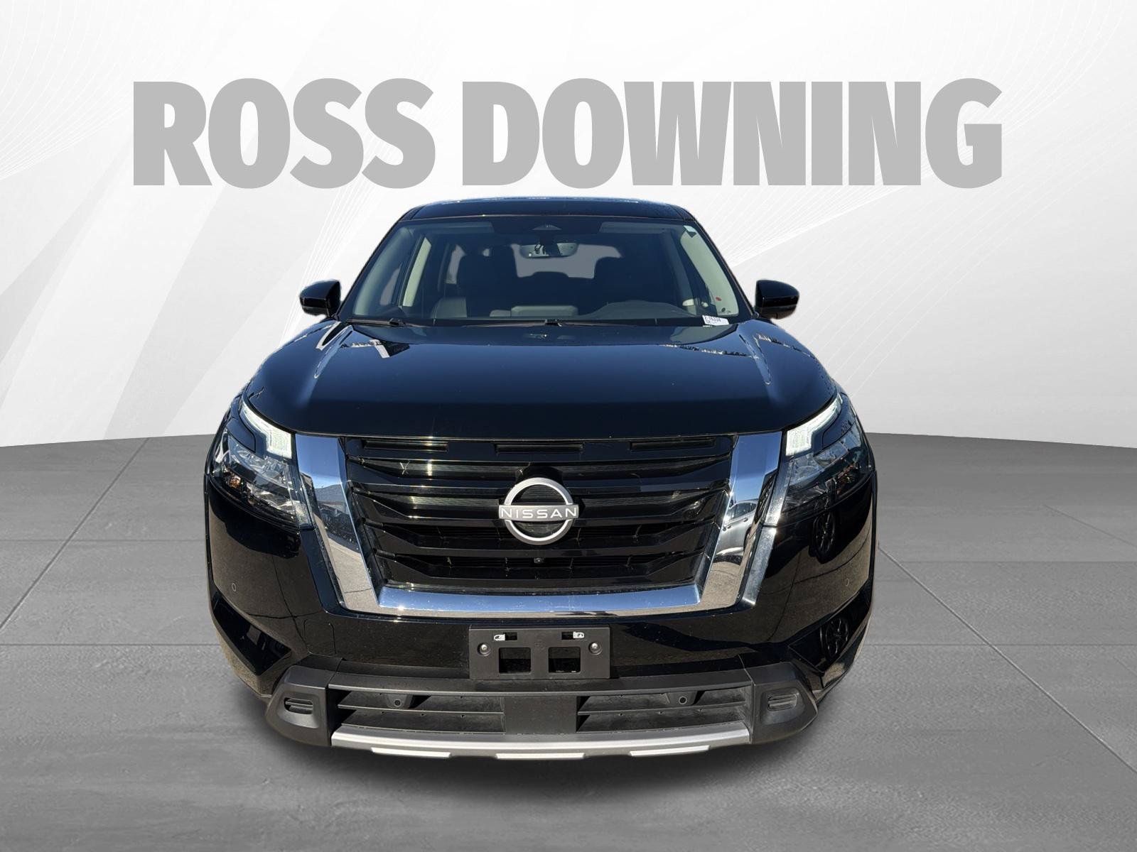 Used 2025 Nissan Pathfinder SL FWD image 2