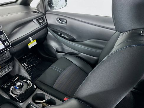 Used 2025 Nissan Leaf SV Plus image 23